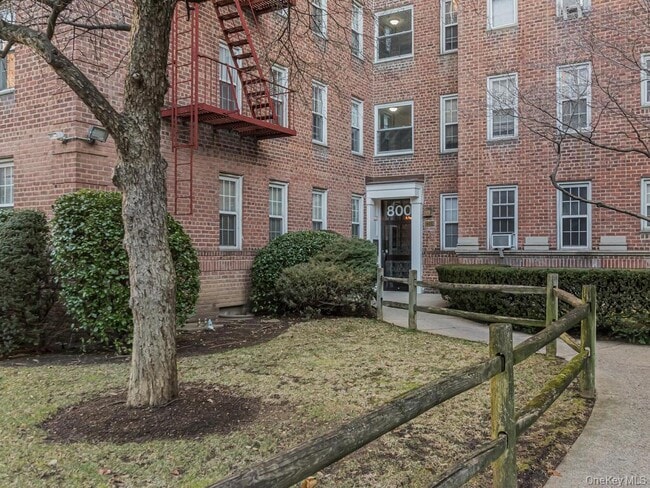 Building Photo - 800 Bronx River Rd Unit A12