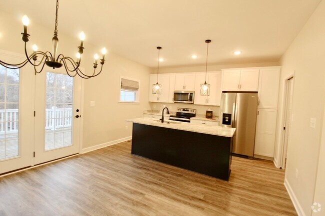 Building Photo - Three level townhome in Congers Creek with...