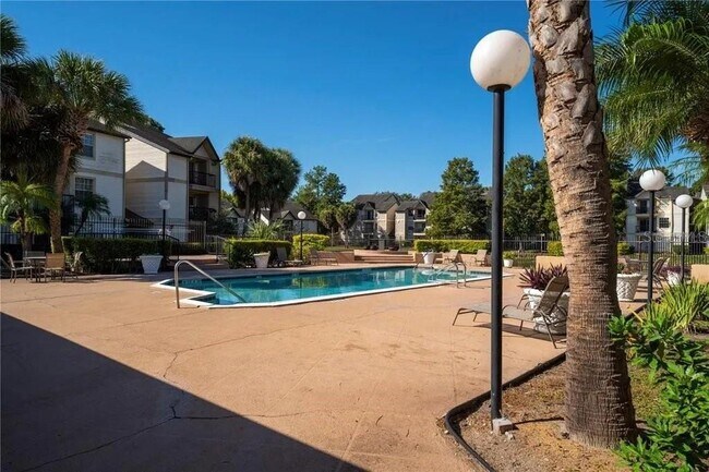 1972 Lake Atriums Cir Unidad 180
