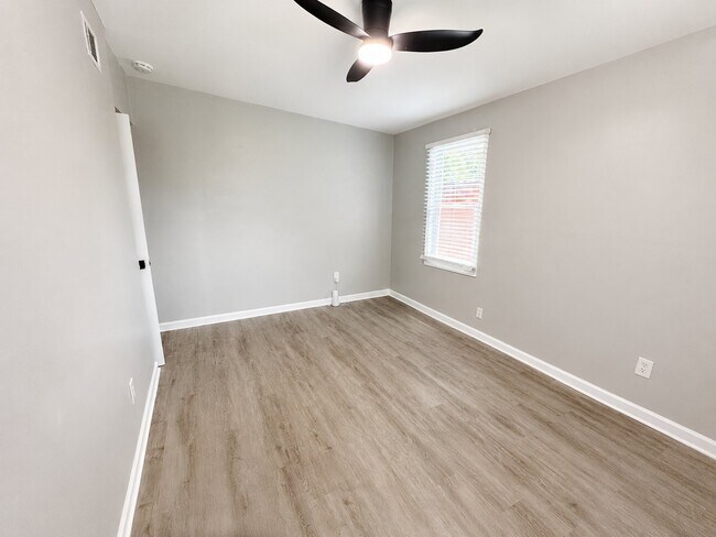 Photo - 1672 Thornton Pl SW Unidad B