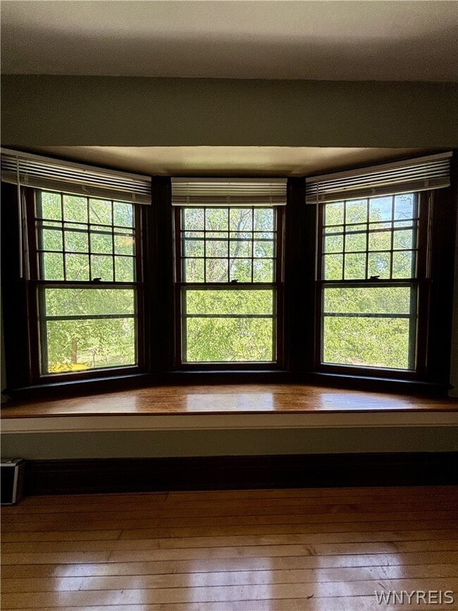 Photo - 115 Bidwell Pkwy