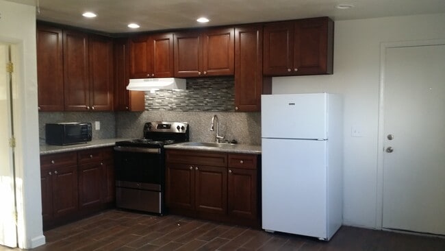 Photo - Desert Palms Apartments