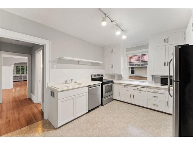 Photo - 1501 Summit Ave