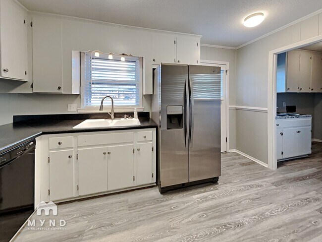 Photo - 105 E Merlin Dr