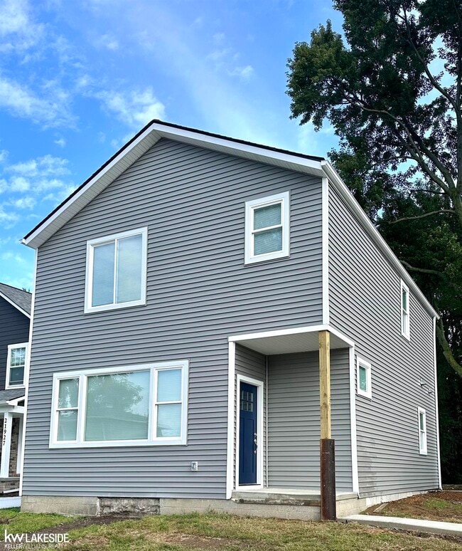 Building Photo - 22001 Lakeview St Rental