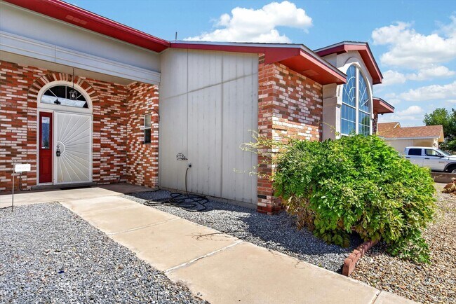 2413 Agua Fria Dr NE