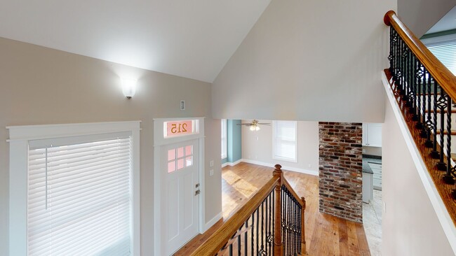 Photo - 215 16th St