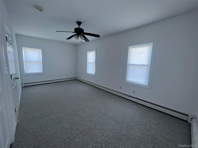 Photo - 445 W Walnut St Unit Upper