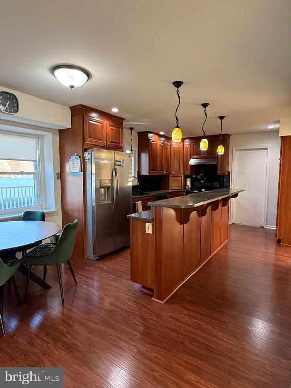 5 Westbury Dr