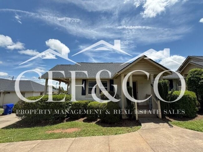 Spacious home now available! - Spacious home now available!