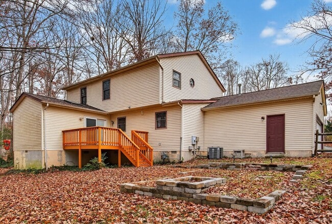 Photo - Country Charmer 3Bd/2.5Bth colonial home w/ 2 car garage on 1 acre! $1000 first month credit!