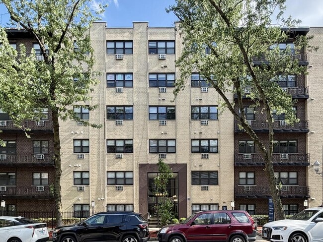 Building Photo - 430 W Barry Ave Unit K03J