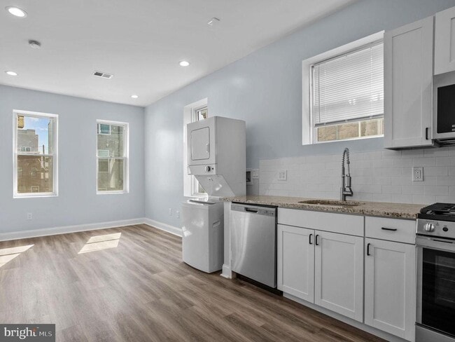 Building Photo - 1529 N 28th St