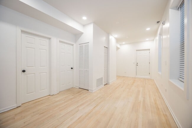Building Photo - 1247 N Cleaver St Unit BR