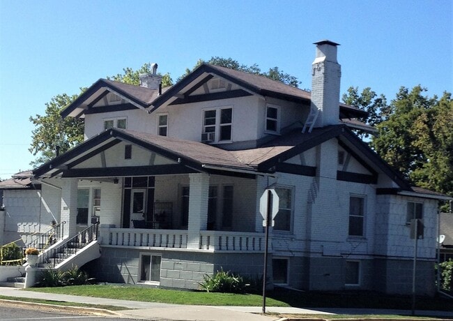 856 E Carter St Unit 3
