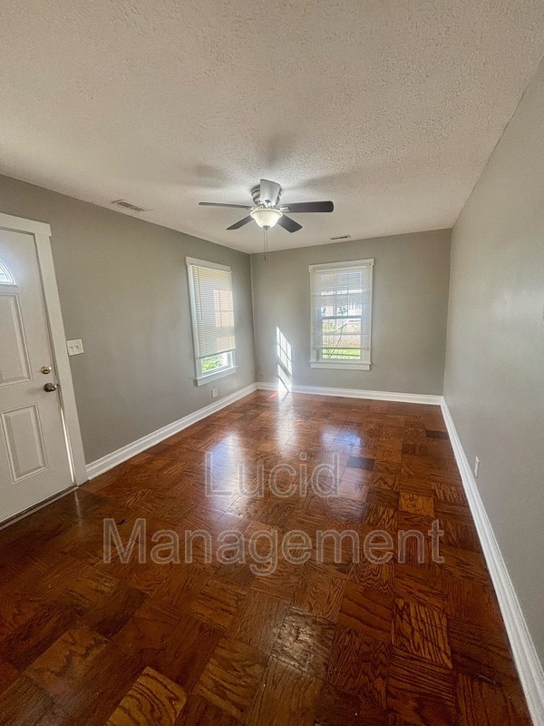 Photo - 615 Dresden Ave