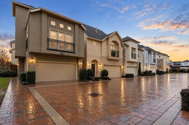 Photo - 1303 Sherwood Point Ln