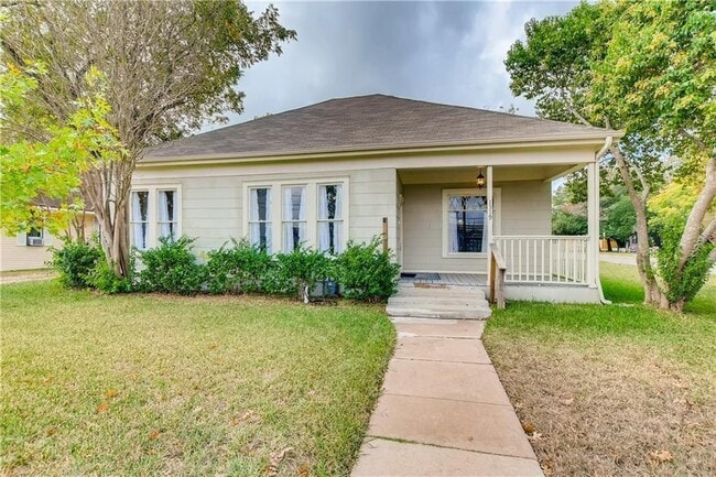 Photo - 1319 Davis St