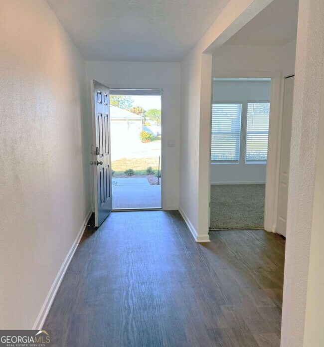 Photo - 101 Landing Blvd