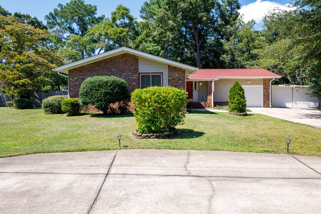 Building Photo - 606 Hilliard Dr Rental