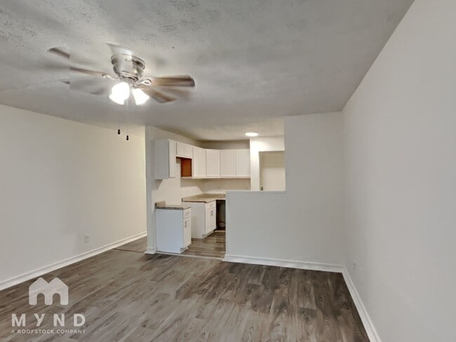 Photo - 605 Cedar Ave NW