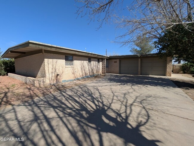 Photo - 410 9th St NE