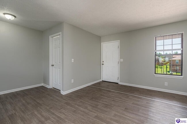 Building Photo - 2845 Frontier Ct Unit Apt 6