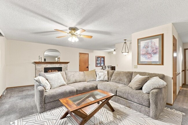 Photo - 4977 Zealand Ave N