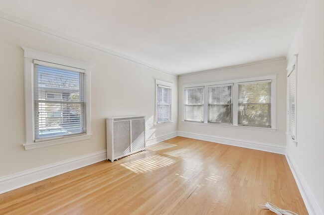 Photo - 916 Pleasant St Unit 1