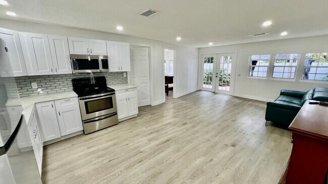 Photo - 48 SW 14th St