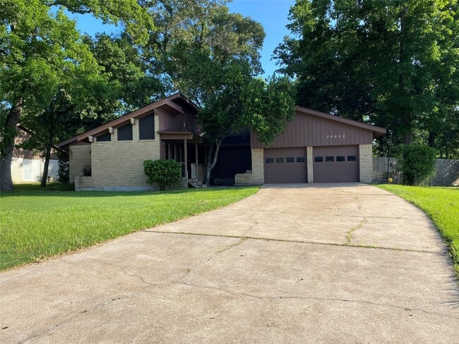 Building Photo - 24600 Darkwood Ct