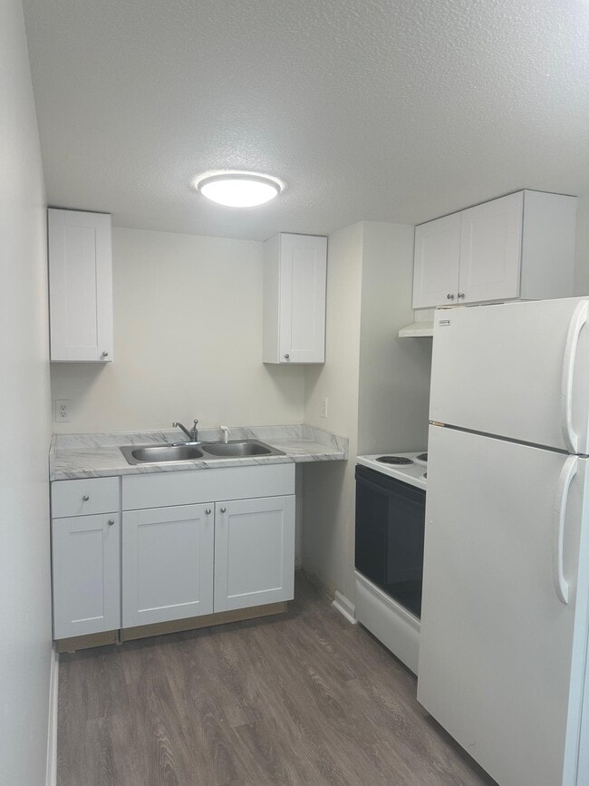 Photo - 210 W 8th Ave