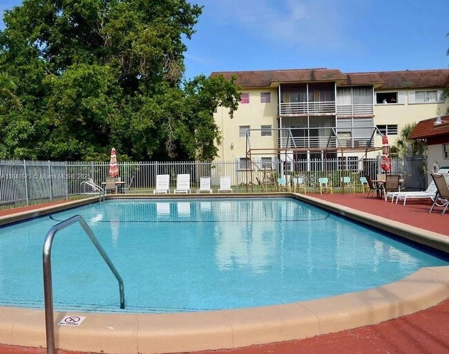 Building Photo - 4047 NW 16th St Unit 403 Rental