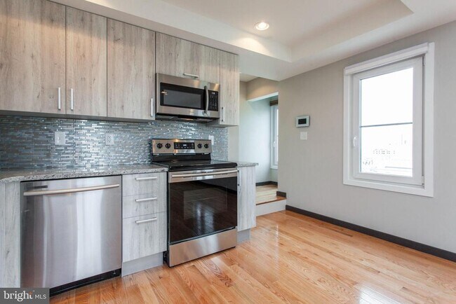 Photo - 2553 Montrose St Unit D