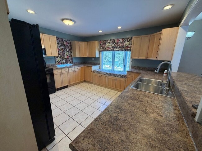 Photo - 332 Lydall St