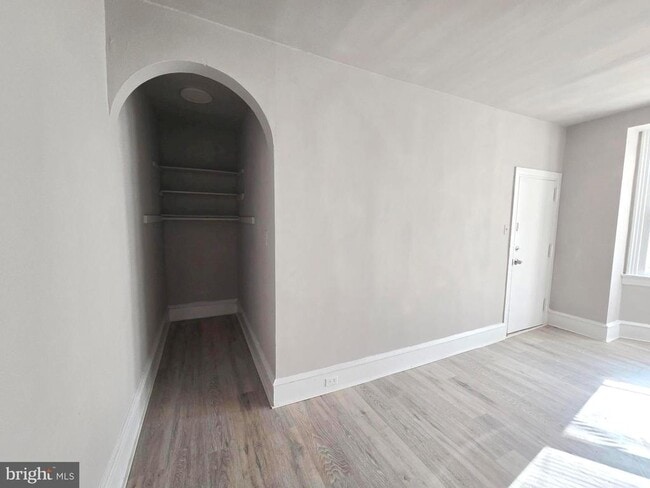 Photo - 5358 Woodland Ave Unidad 2ND FL FRONT