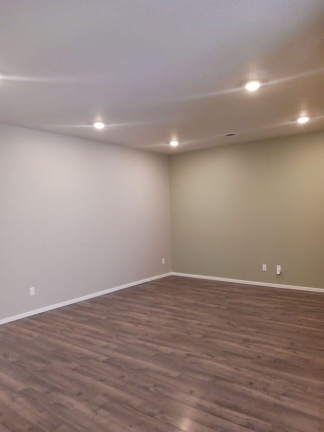 Photo - HALF OFF Octobers MONTH'S RENT Beautiful 2...