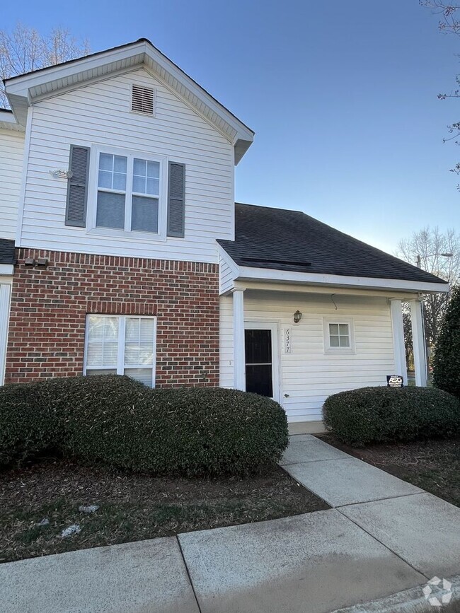 Building Photo - 2 Story, 3 Bed, 2.5 Bath End Unit Townhome...