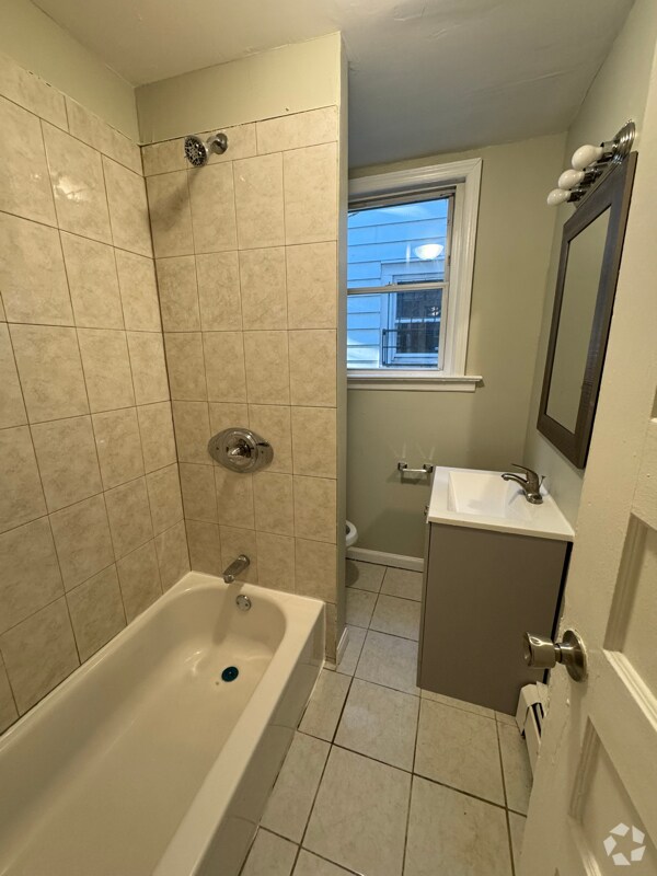 Building Photo - 807 S 13th St Rental