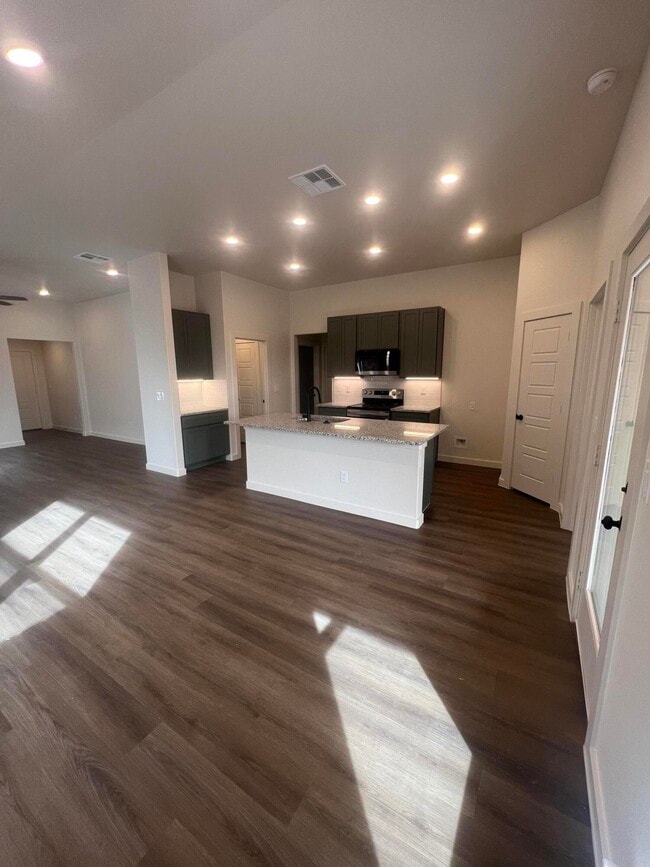 Photo - 3111 140th St