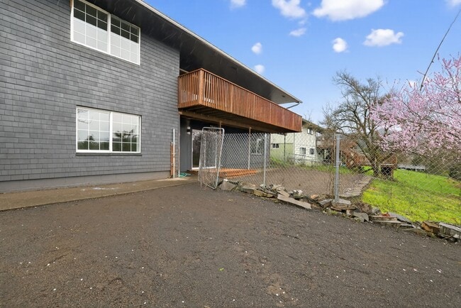 Photo - 2404 Bloyd St