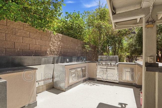 Photo - 3007 La Mesa Dr