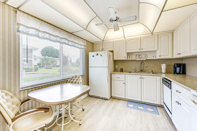 Photo - 432 Teryl Rd Unidad ID1307080P