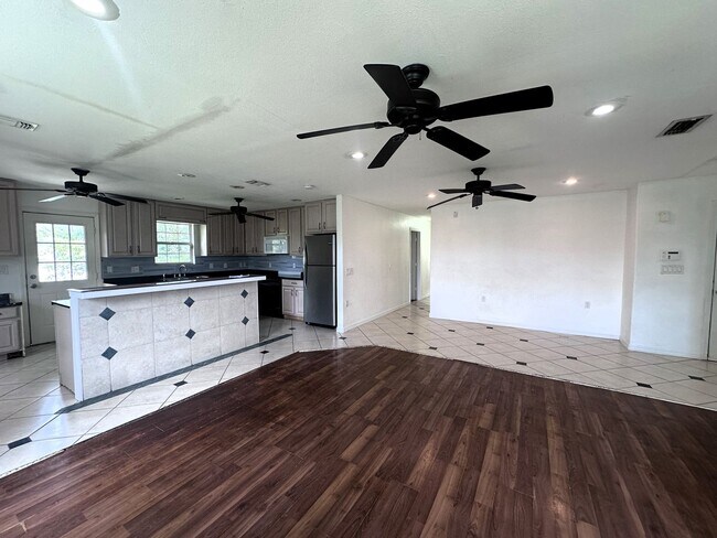 Photo - Spacious 4-Bedroom + Den Home with Modern Kitchen & Large Yard – Lehigh Acres