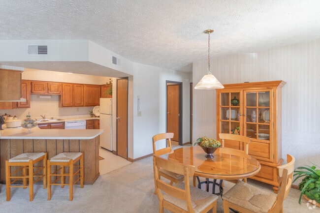 1BR, 1BA - 975 SF