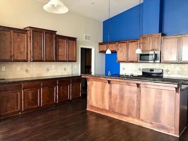 Photo - 5 bedrooms 2 baths house-SW Bakersfield