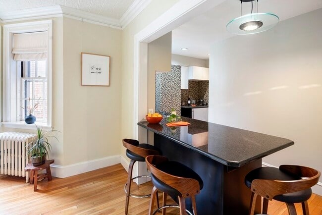 Building Photo - 79 Martin St Unit #34