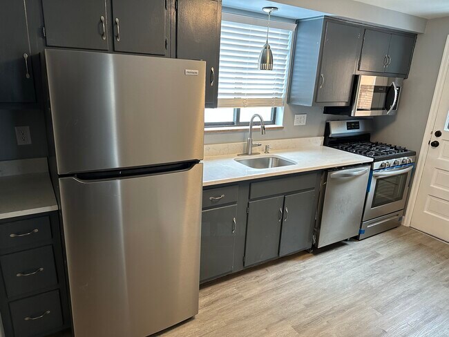 Kitchen - 532 Altoona Pl