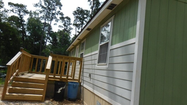 Building Photo - 000 Woodview
