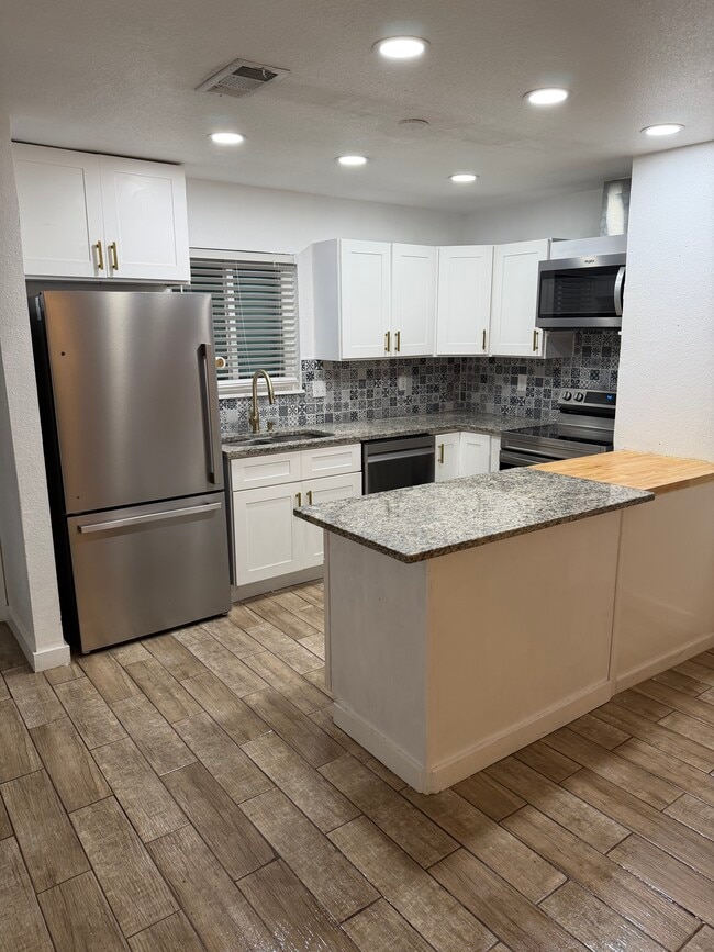 Photo - Stacey Bear Apartments